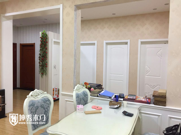 重庆坤秀木门：湖北襄阳经销商门店新品多多